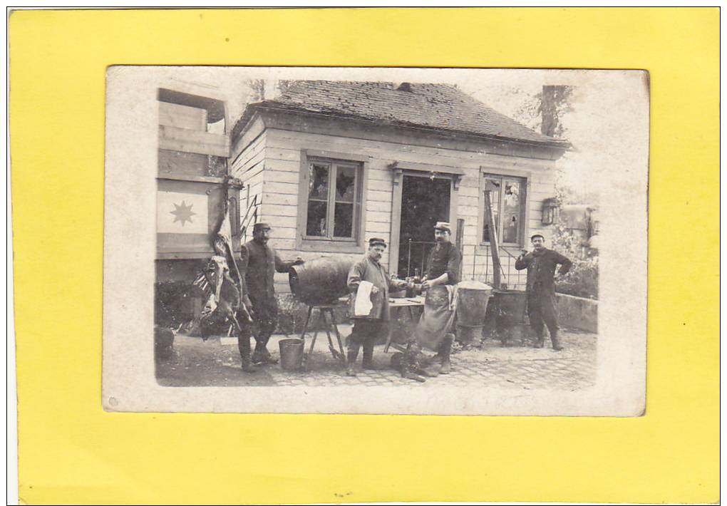 CPA Photo - 60 -  LIANCOURT - Popotte Des Sous Officiers - Campagne 1914-1915 - Mise En Perce Du Tonneau - Liancourt