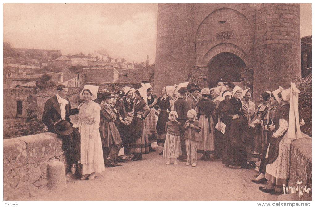 CPA 79 PARTHENAY, Mariage à Parthenay. (1942) - Parthenay