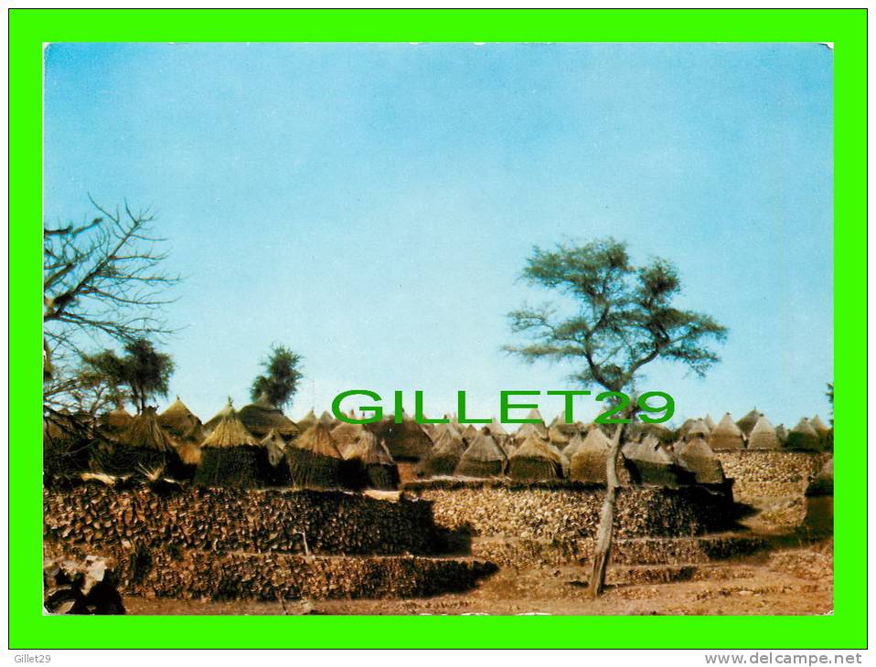 OUDJILA, CAMEROUN - SARÉ DU CHEF MOZOGO - CITADELLES DE PIERRES PAREILLES À DES CHATEAUX FORTS - - Cameroun