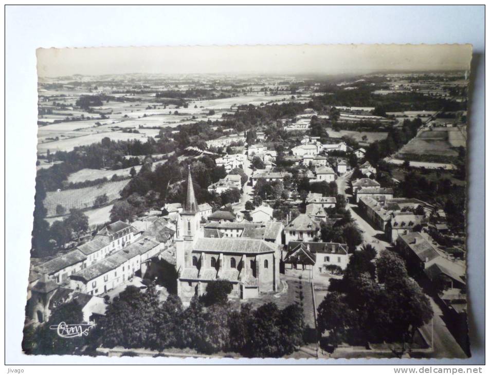 GALAN  (Hautes-Pyrénées)  :  Vue Générale  Aérienne Sur L'Eglise Et La Ville  (Carte  SM) - Galan