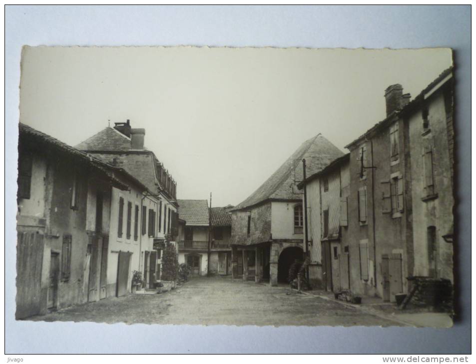 GALAN  (Hautes-Pyrénées)  :  Vieille  MAIRIE  Vue De Dos   (Carte  SM) - Galan