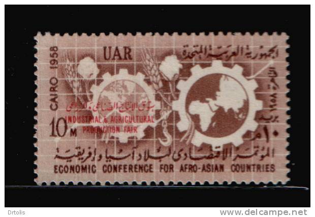 EGYPT / 1958 / AFRO-ASIAN ECONOMIC CONFERENCE ( OVERPRINT ) / MAP / COGWHEELS / MNH / VF . - Neufs