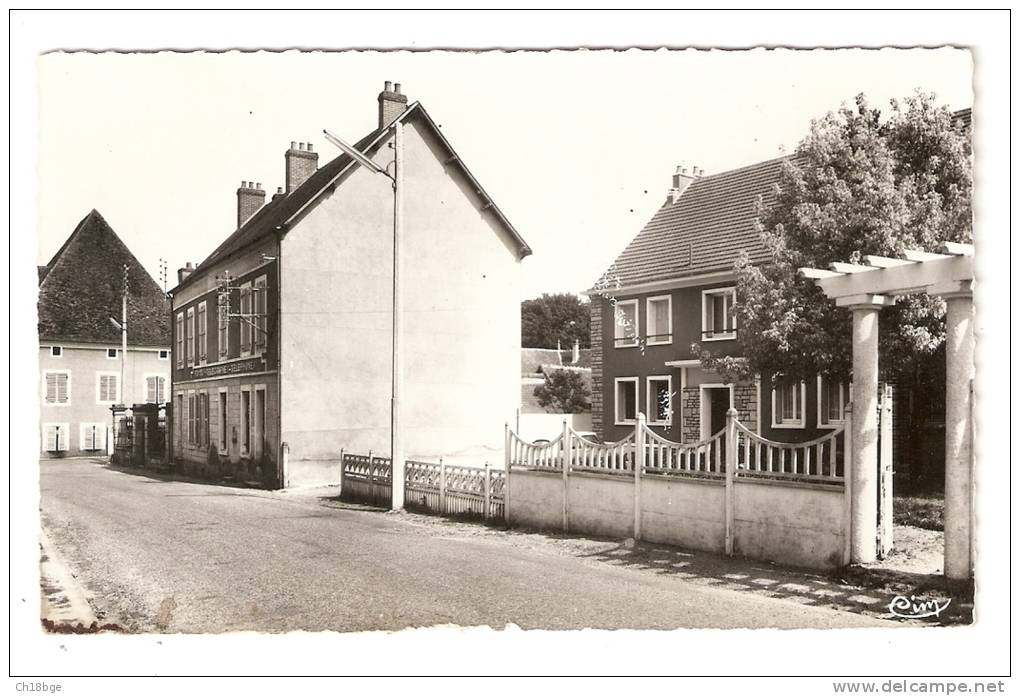 CPA : 18 - Cher - Léré : Rue De La Poste : Vue Peu Commune - Lere