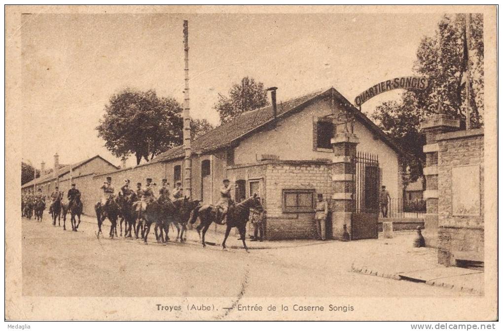 TROYES - Entrée De La Caserne Songis - Troyes