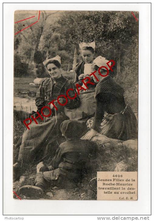 Jeunes Filles De La ROCHE MAURICE Travaillant La Dentelle Au Crochet-cachet Hopital Militaire 9-TYPES-Metier-Brodeuses- - La Roche-Maurice