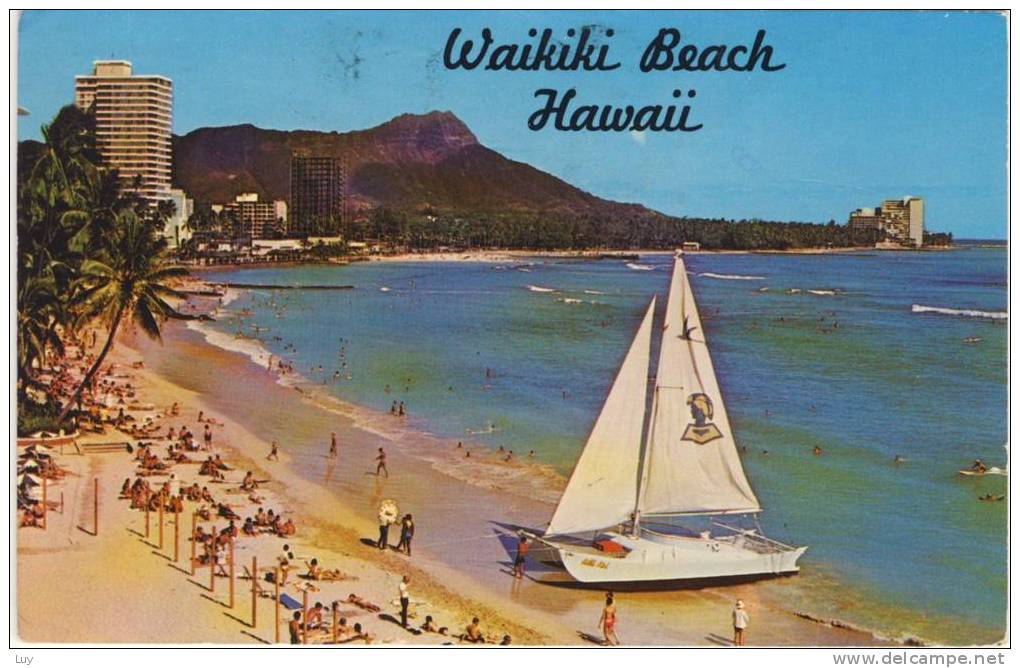 WAIKIKI BEACH, Hawaii - Catamaran In The Front, Diamond Head In The Background - Big Island Of Hawaii