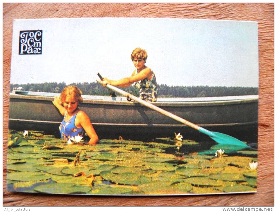 Small Calendar From USSR Latvia1980,  Girls Boat Lilies - Kleinformat : 1971-80