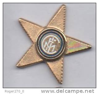 Beau Pin's En Forme D' étoile , CFIM , Militaire ?? - Armee