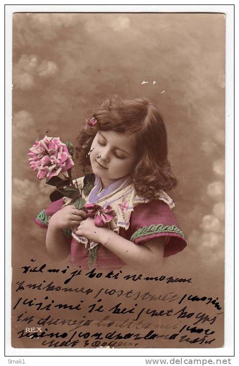 PHOTOGRAPHS CHILDREN GIRL WITH FLOWERS REX OLD POSTCARD 1914. - Photographs