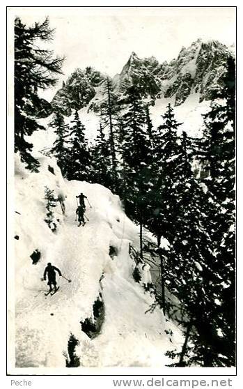 N°28406 -cpa Chamonix  Piste De Ski Du Pylone 2 - Sports D'hiver
