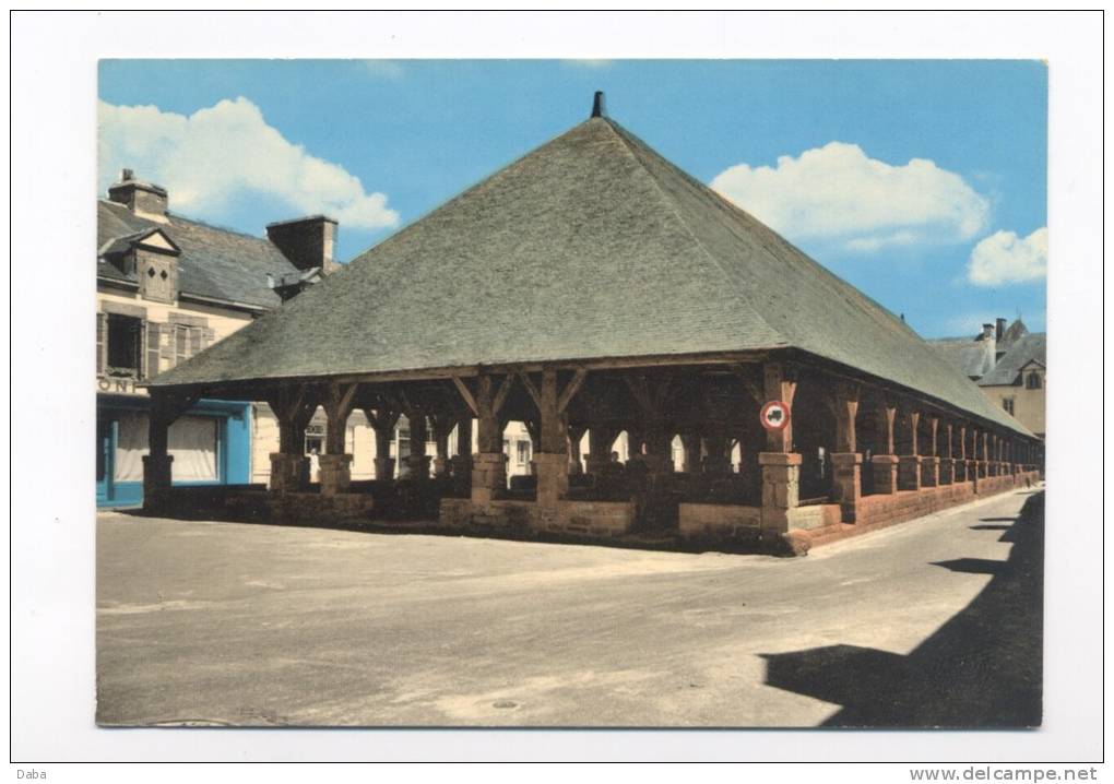 Questembert. Les Halles. - Questembert