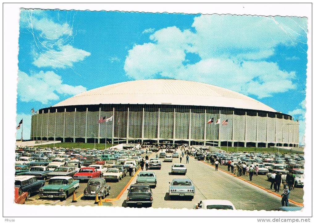 US-535  HOUSTON : The Astronome ( With Old American Cars) - Houston