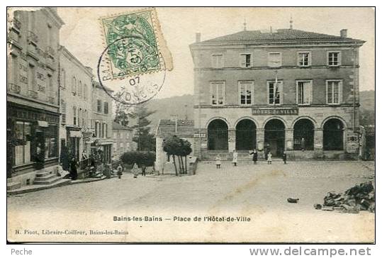 N° 28519 -cpa Bains Les Bains -place De L'Hôtel De Ville- - Bains Les Bains