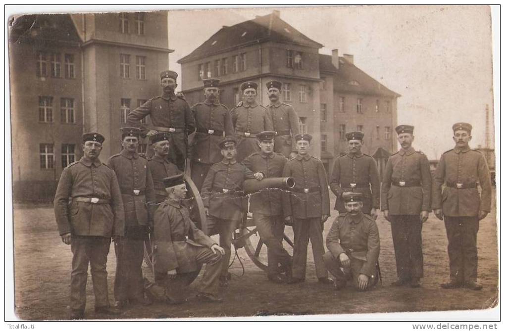 Lüneburg Artillerie Kaserne Soldaten Gruppenporträt N Spithal Schnega Private Fotokarte Ungelaufen - Lüneburg