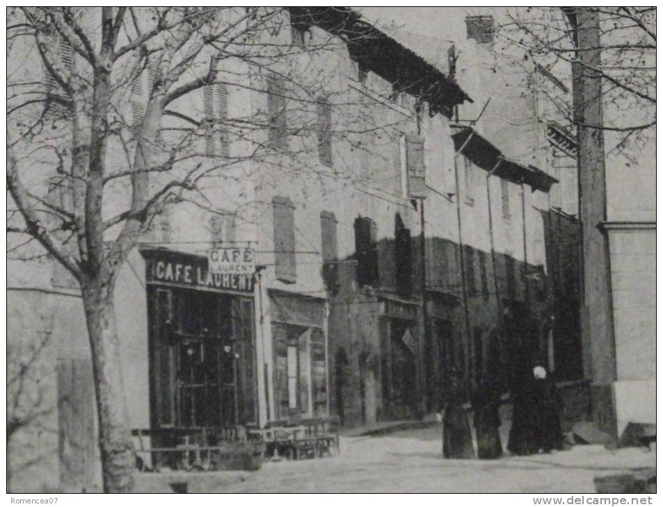 RIANS (Var) - Place Des Halles Aux Grains - Café Laurent - Commerces - Fontaine - Animée - Voyagée Le 2 Novembre 1909 - Rians