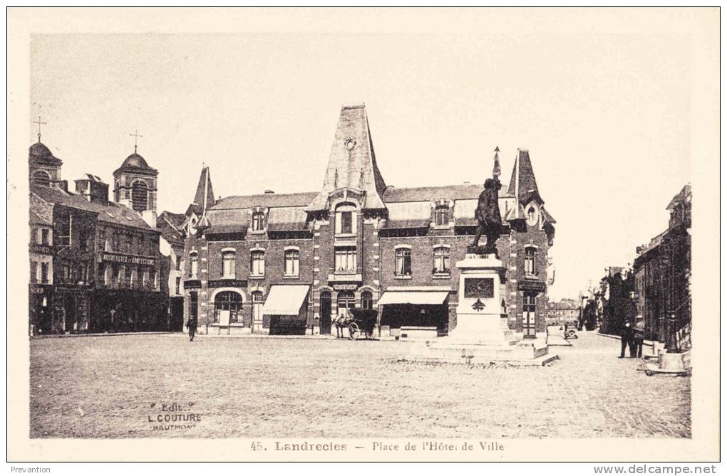 LANDRECIES - Place De L'Hôtel De Ville - Landrecies