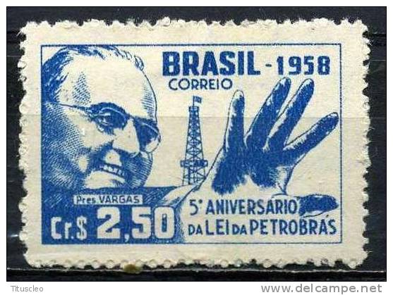 BRESIL 665** 2cr50 Bleu Foncé 5èm Anniversaire De La Compagnie Pétrolière étatique Petrobras - Ungebraucht