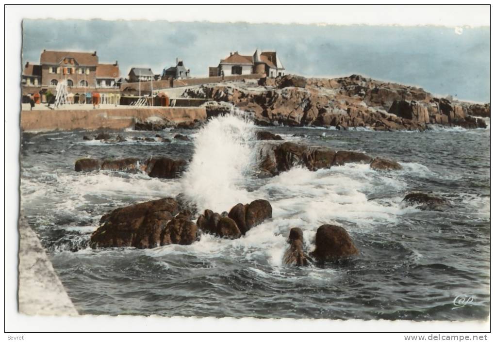 * BATZ SUR MER. - Effet De Vagues. CPSM 9x14 - Batz-sur-Mer (Bourg De B.)