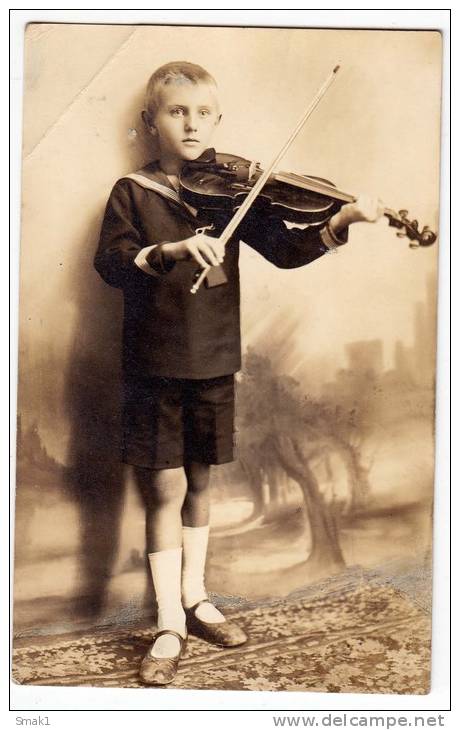 PHOTOGRAPHS CHILDREN A VIOLINE PLAYER FOLDED CORNER OLD POSTCARD - Photographs