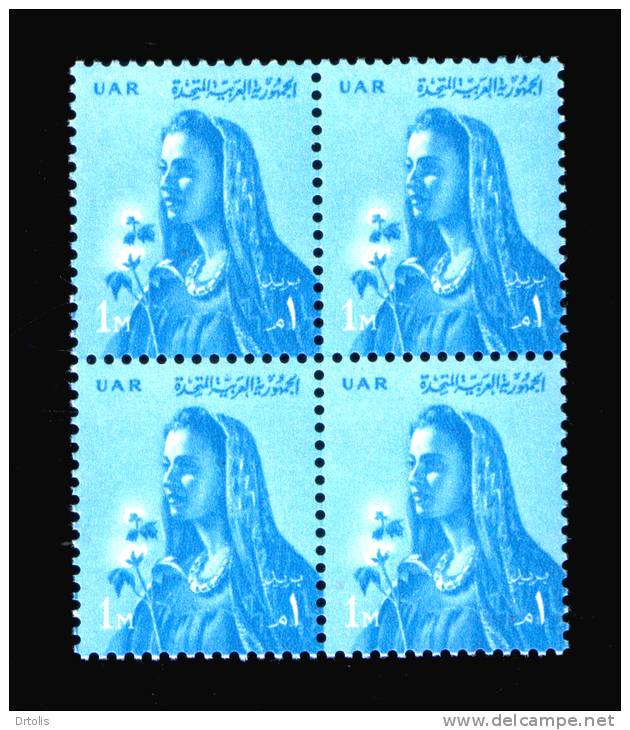 EGYPT / 1961 / FARMER'S WIFE / COTTON PLANT / MNH / VF  . - Unused Stamps