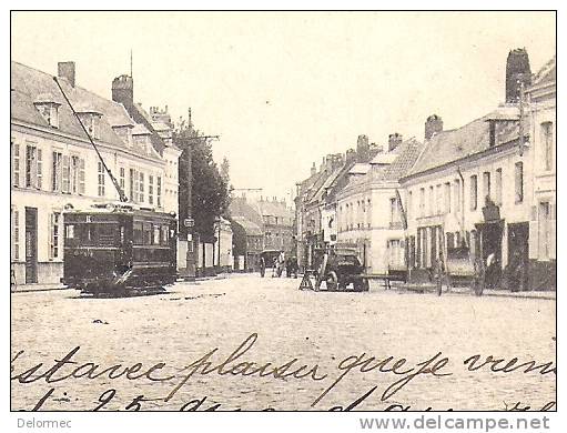 CPA Haubourdin Nord 59 La Grand´place Avec Tramways Cafés Du Centre Et De L´Hermitage édit Delporte Dos Non Divisé - Haubourdin