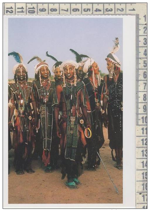 Niger Yaake Charm Dance   Angela Fisher And Carol Beckwith Costumi - Niger
