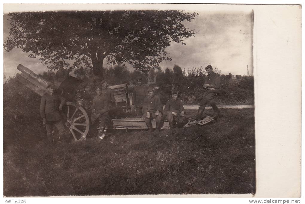 CP Photo 14-18 IEPER (Ypres) - Un Groupe D'artilleurs Allemands Posant Avec Leur Canon (ww1, Wk1) - Ieper