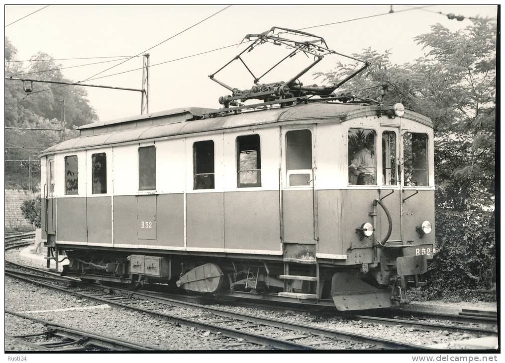 Genova, Piazza Manin --- Automotrice B 52  , Ex Val Di Fiemme --- 11.7.1976    --- BVA - Treni