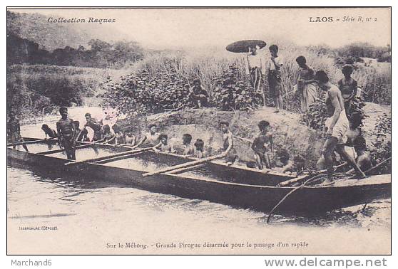 LAOS CAMBODGE INDOCHINE VIETNAM SUR LE MEKONG GRANDE PIROGUE DESARMEE POUR LE PASSAGE D UN RAPIDE  Collection Raquez - Laos