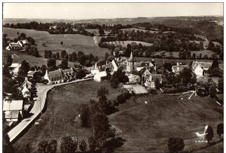 En Avion Au-dessus De CHALVIGNAC  Vue Générale  - Dentelée - Lapie - - Autres & Non Classés