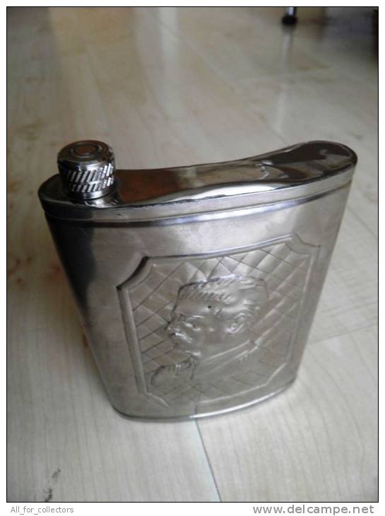 Metal Flask With Stalin 's Image, 12x17x3cm, Weight 160g, 3 Scans - Spiritus