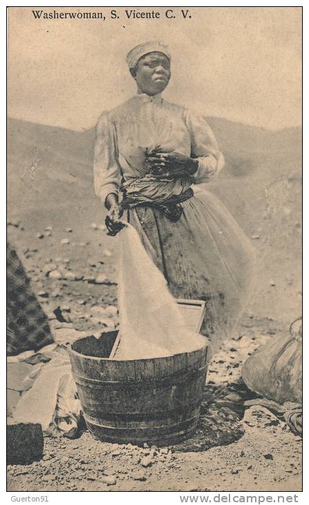 ( CPA AFRIQUE )  CAP-VERT  /  Washerwoman, S. Vicente C. V.  - - Cap Verde