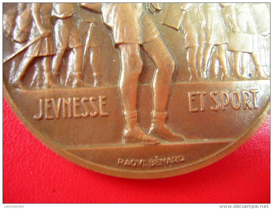 MEDAILLE BRONZE SIGNE RAOUL BENARD JEUNESSE ET SPORT OFFERT PAR LE MINISTRE - Professionnels / De Société