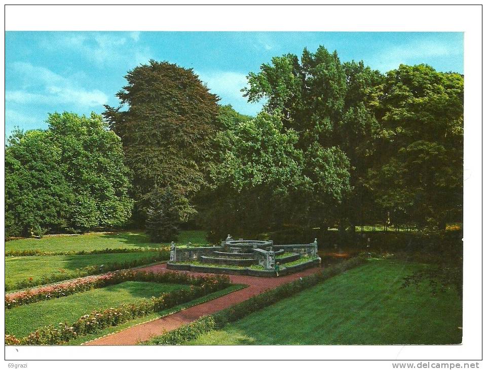 Fontaine L'Eveque Parc Et Le  Monument Aux Morts - Fontaine-l'Evêque