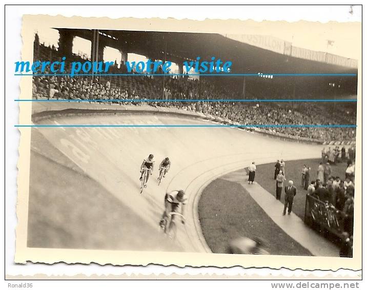 Photo Cyclisme Course Cyclistes Tribune ( STADE Parc Des Princes Boulogne Billancourt Paris Vélo - Cyclisme