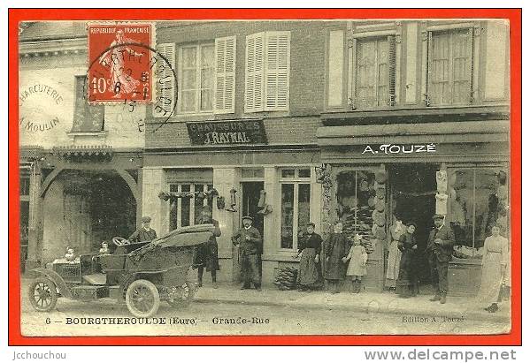 TOP CPA 27 BOURGTHEROULDE Eure - Grande Rue - Boutique De Vêtements A. TOUZE (éditeur) & Chaussures J. Raynal - AUTO - Bourgtheroulde