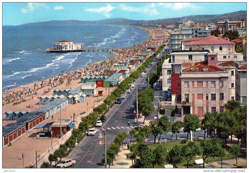 Bellissima   Cartolina    Anni  70      "  SENIGALLIA  - Lungomare E Spiaggia   " - Senigallia