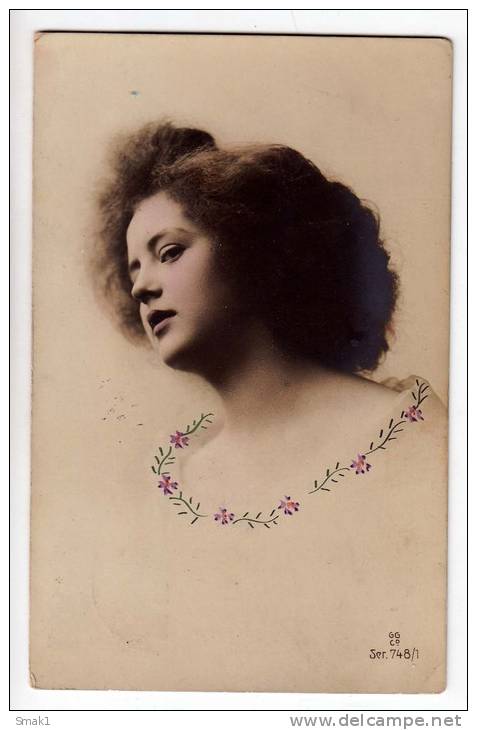 PHOTOGRAPHS WOMAN A LADY GGC Nr. 748/1 OLD POSTCARD 1909. - Photographs