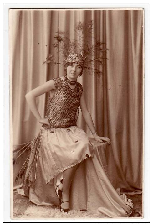 PHOTOGRAPHS WOMAN A LADY FASHION OLD POSTCARD - Fotografie