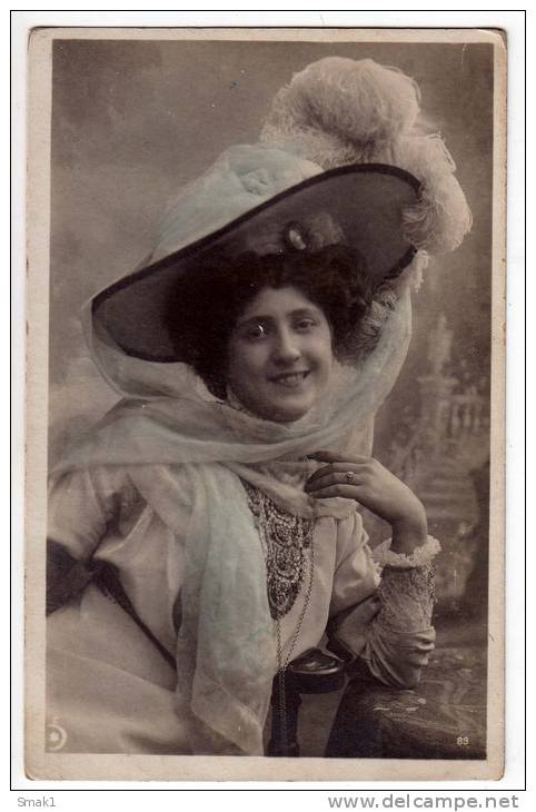 PHOTOGRAPHS WOMAN A LADY FASHION FANCY HAT NPG Nr. 89 OLD POSTCARD - Fotografía