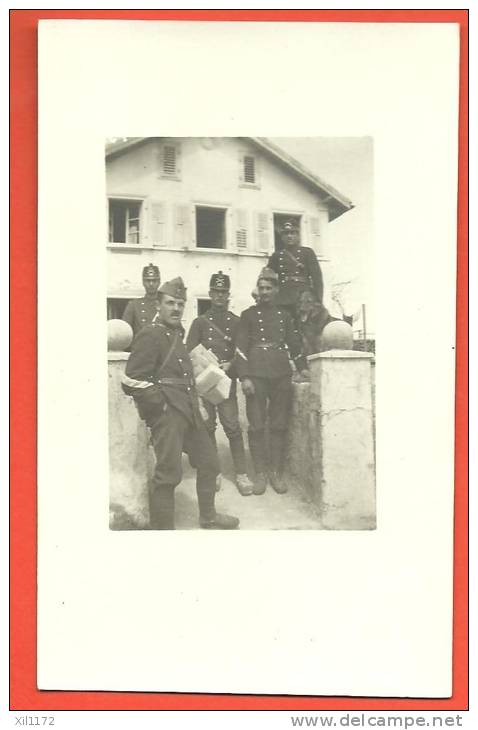 C1313 Militaires Devant Maison.En 1917,région Jorat-Moudon Selon Mention Sur Autre Carte Du Lot.Non Circ. - Jorat-Mézières