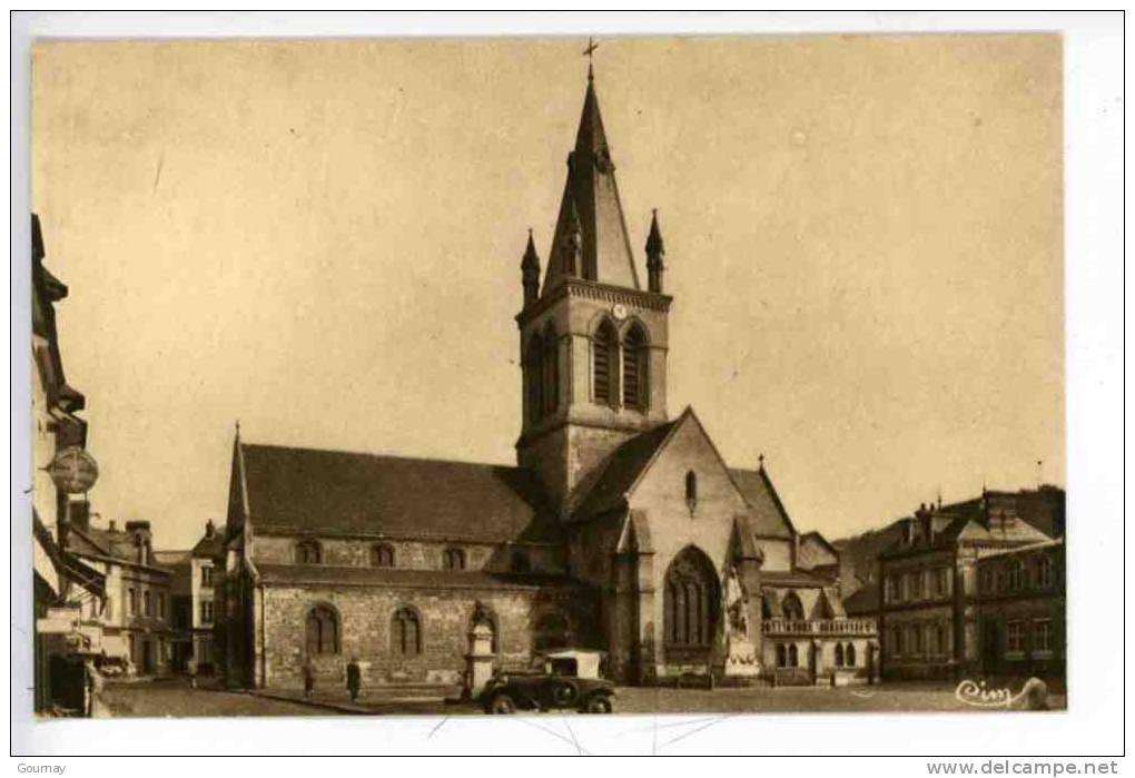 PAVILLY - L'EGLISE - VIEILLE VOITURE - Pavilly