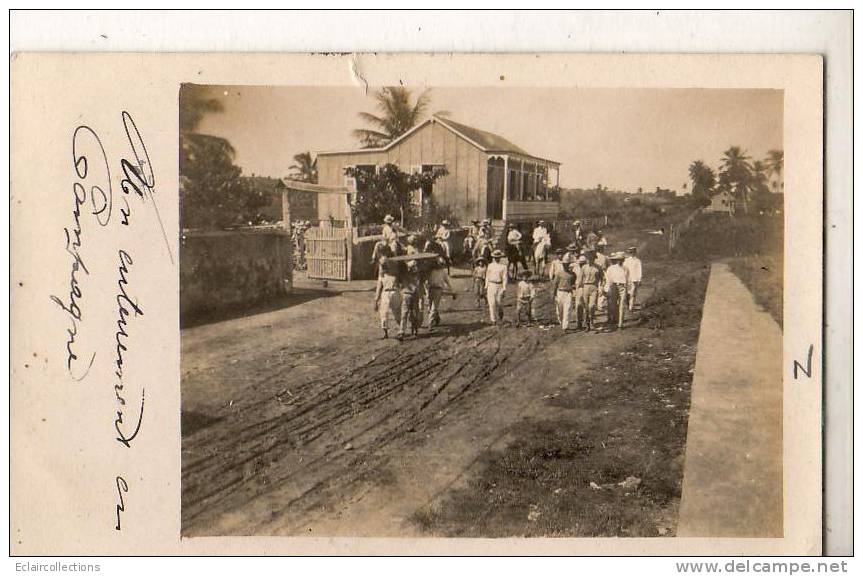 Caraibes  ? Ou A Localiser:  Un Enterrement En Campagne  ( Carte Photo Petite Coupure En Haut) - Other & Unclassified