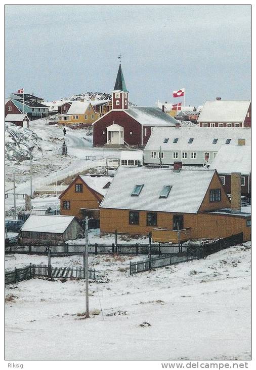 Greenland - Town With Greenlandic And Danish Flags.  B-2573 - Grönland