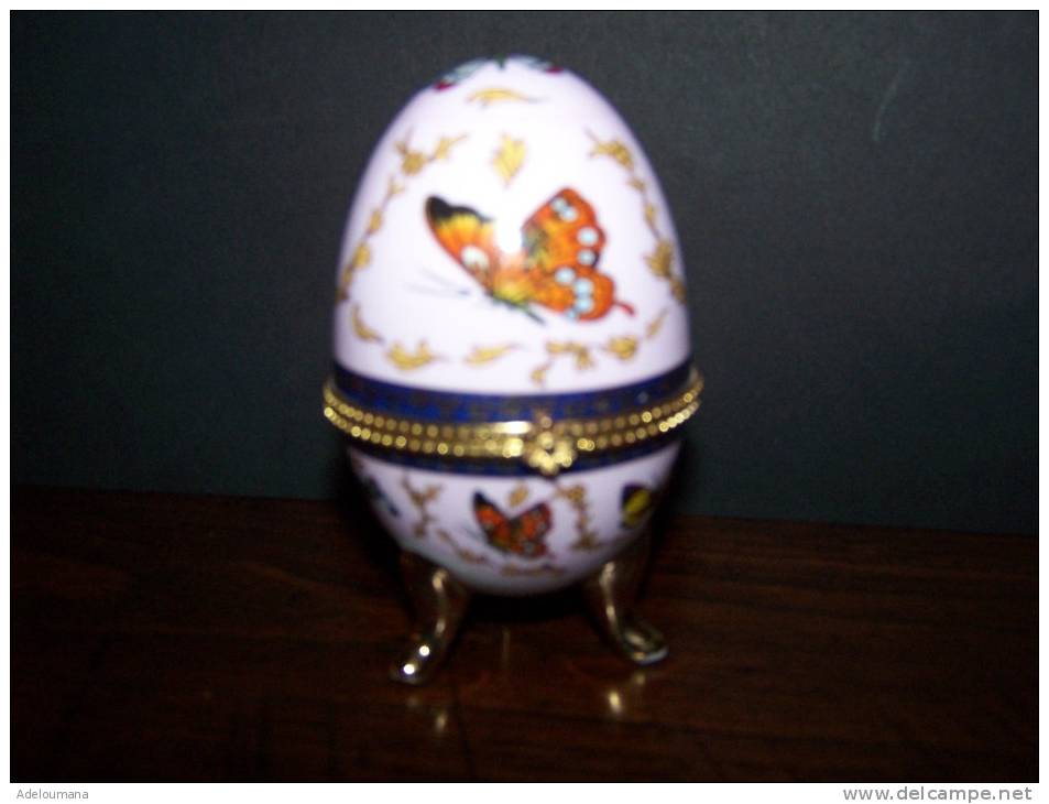 BEL OEUF EN PORCELAINE  DE 10cm -  CERCLAGE DORE - BON ETAT - Eggs