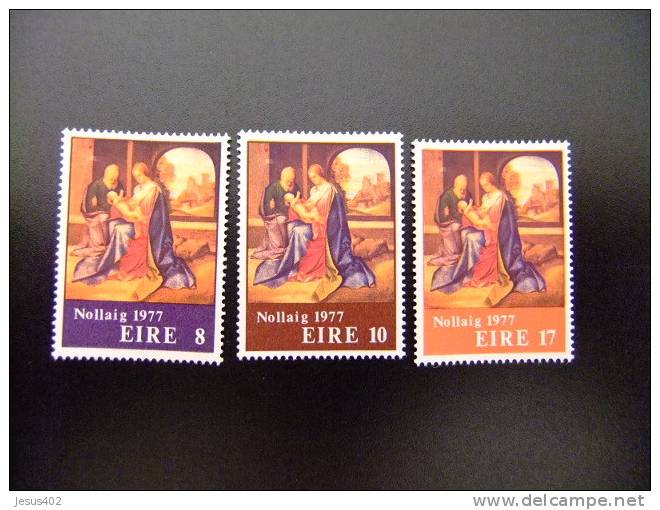 IRLANDA 1977 Yvert Nº 373 - 375 ** MNH   NAVIDAD  CUADROS DE GIORGIONE (LA SANTA FAMILIA ) - Madonnas