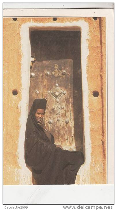 BR46376 Mauritainne Assse Sur Le Pas De Sa Porte A Oualata    2 Scans - Mauritania