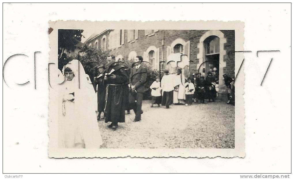 Rennes (35) : Le Père Raymond à La Procession Des Récolets Pour La Fête Dieu En 1935 (animée) PHOTO RARE. - Lieux