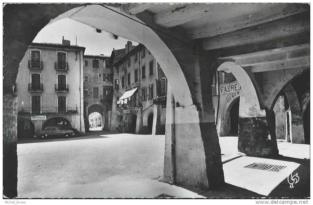 Nyons - Drome - La Place Du Docteur Boufdangle Et La Porte Saint-Jacques - Circulé Vers 1955 - TBE - Nyons