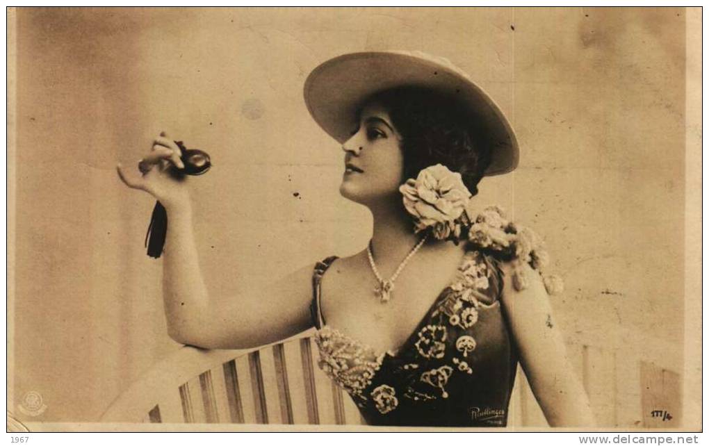 CPA 1903  - Fantaisie - Femmes -    Jeune Femme Et Castagnette  (Reutlinger) - Mujeres